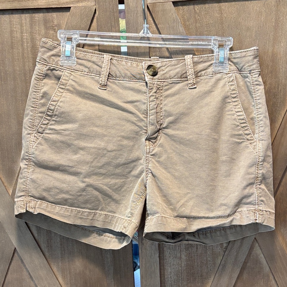 American Eagle Outfitters Tan Khaki 4” inseam Shorts size 4